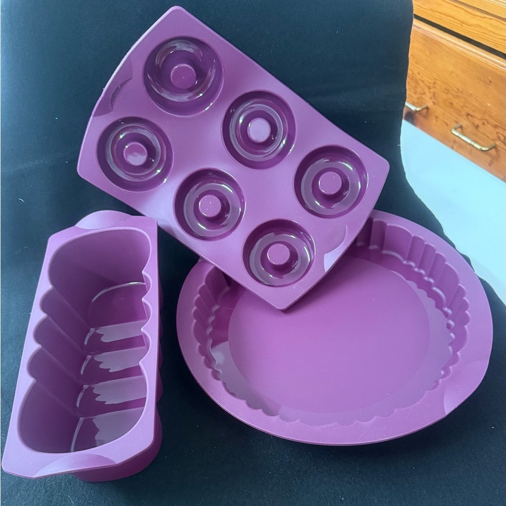 Tupperware Purple Silicone Bakeware Set